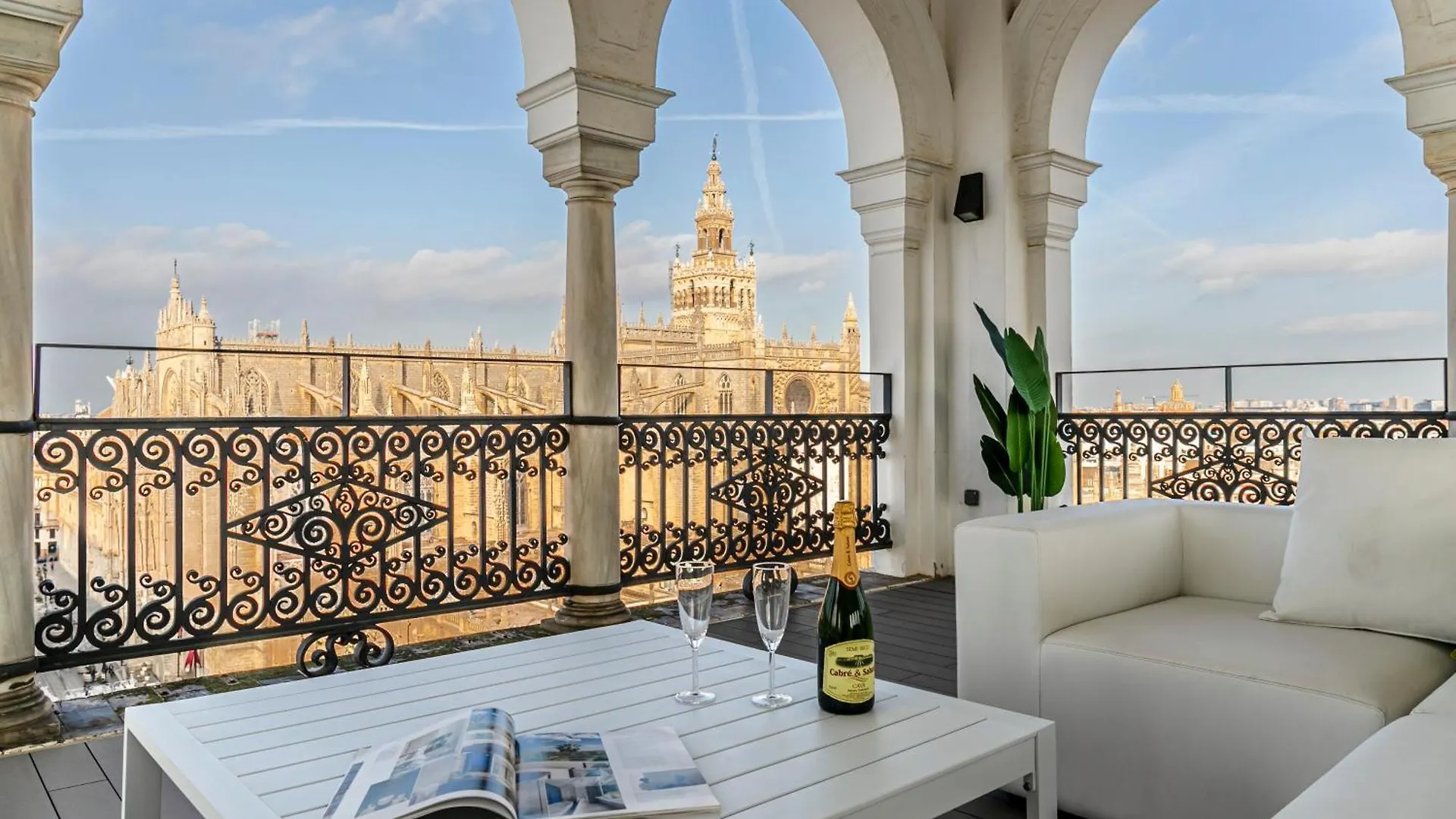 Isg Apartments The Most Exclusive Apartment In Sevillaparking