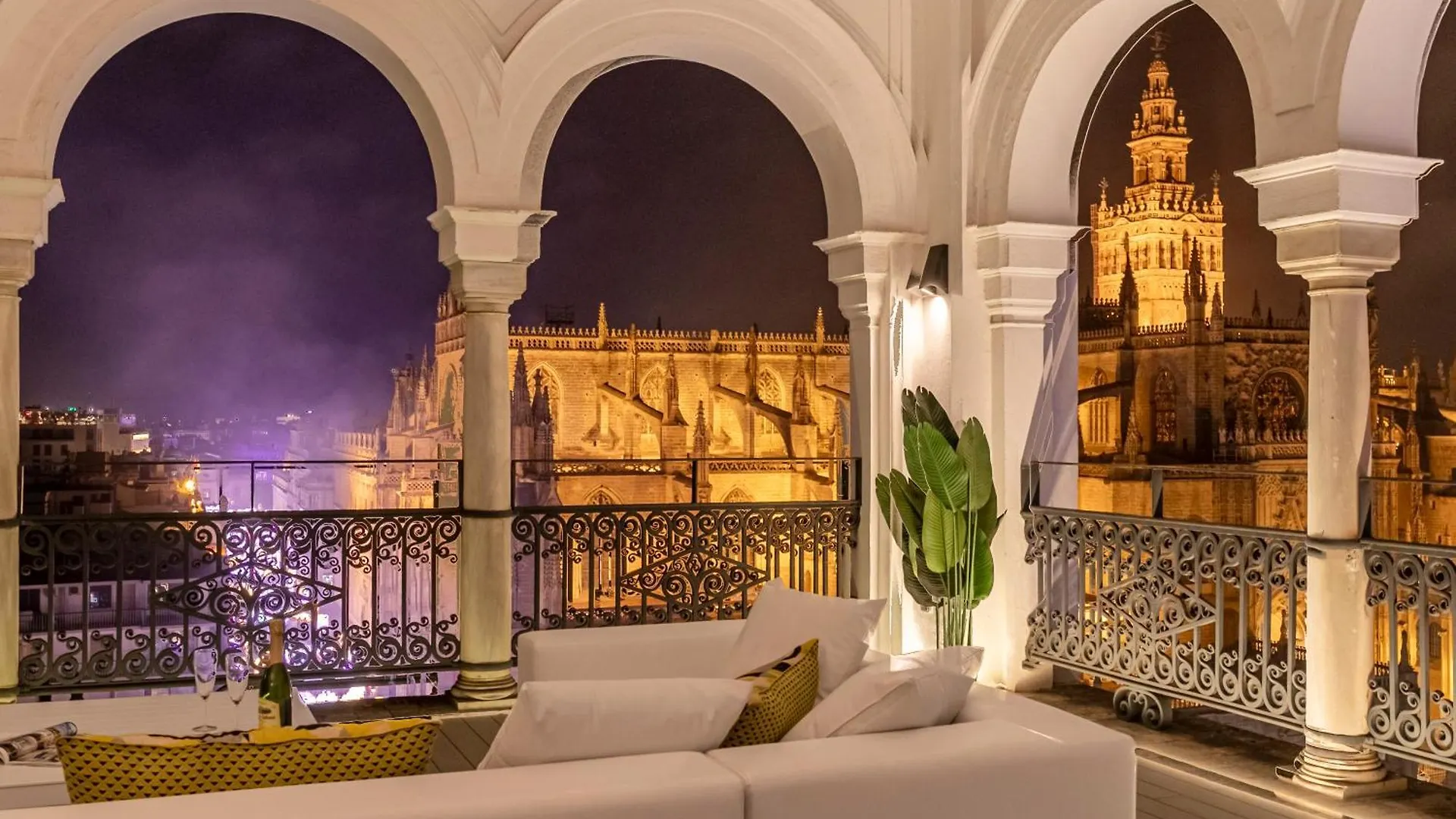 Isg Apartments The Most Exclusive Apartment In Sevillaparking
