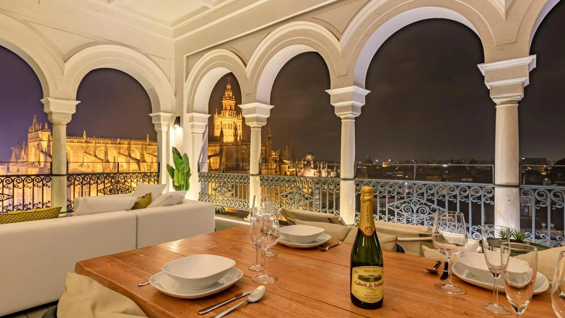 Isg Apartments The Most Exclusive Apartment In Sevillaparking Spain