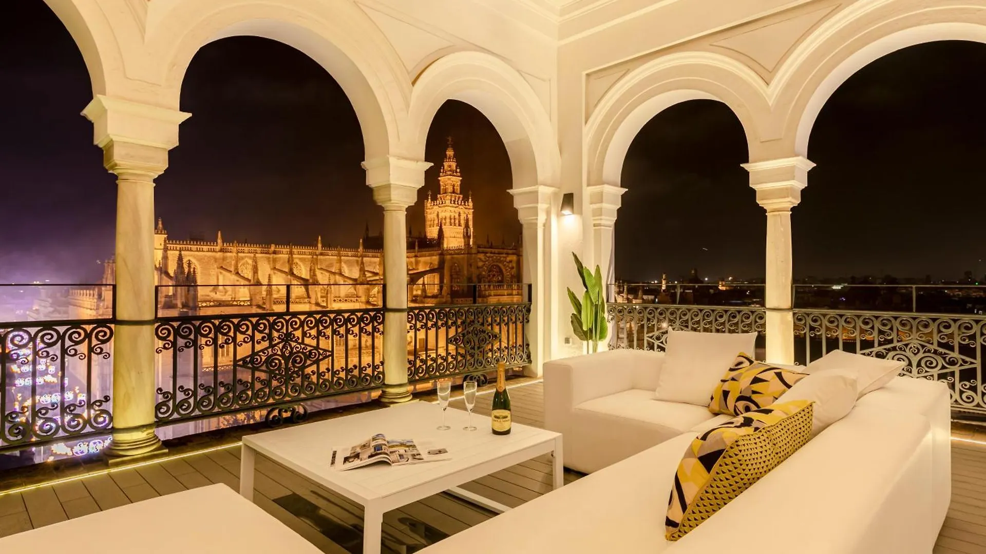 Isg Apartments The Most Exclusive Apartment In Sevillaparking 0*, Seville Spain