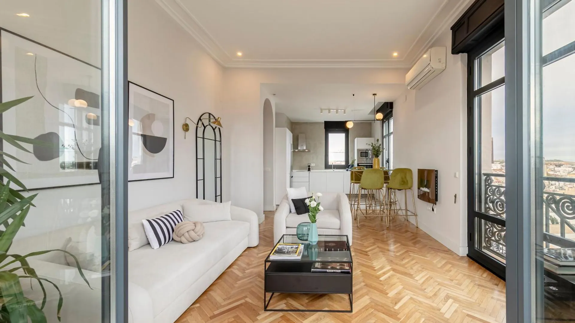 Isg Apartments The Most Exclusive Apartment In Sevillaparking