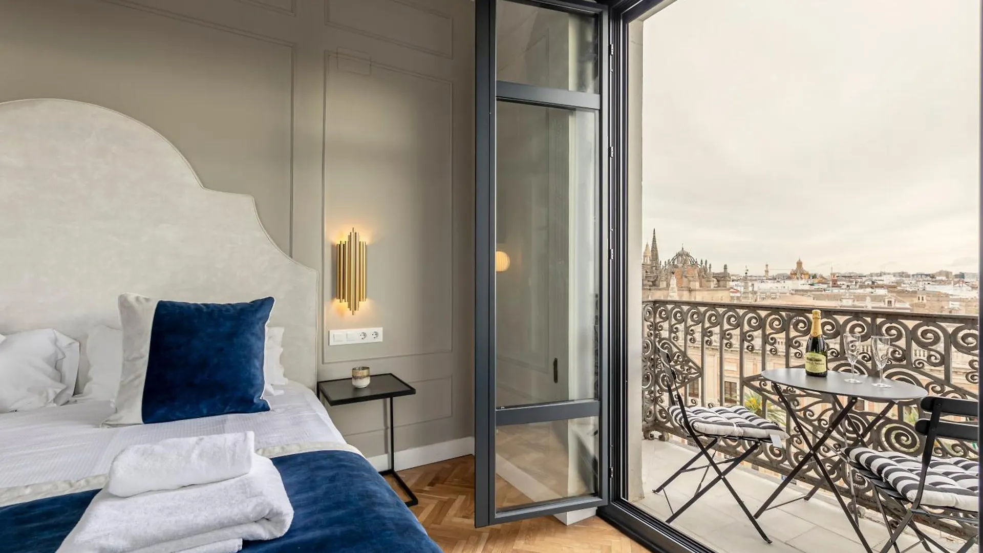 Isg Apartments The Most Exclusive Apartment In Sevillaparking  Seville