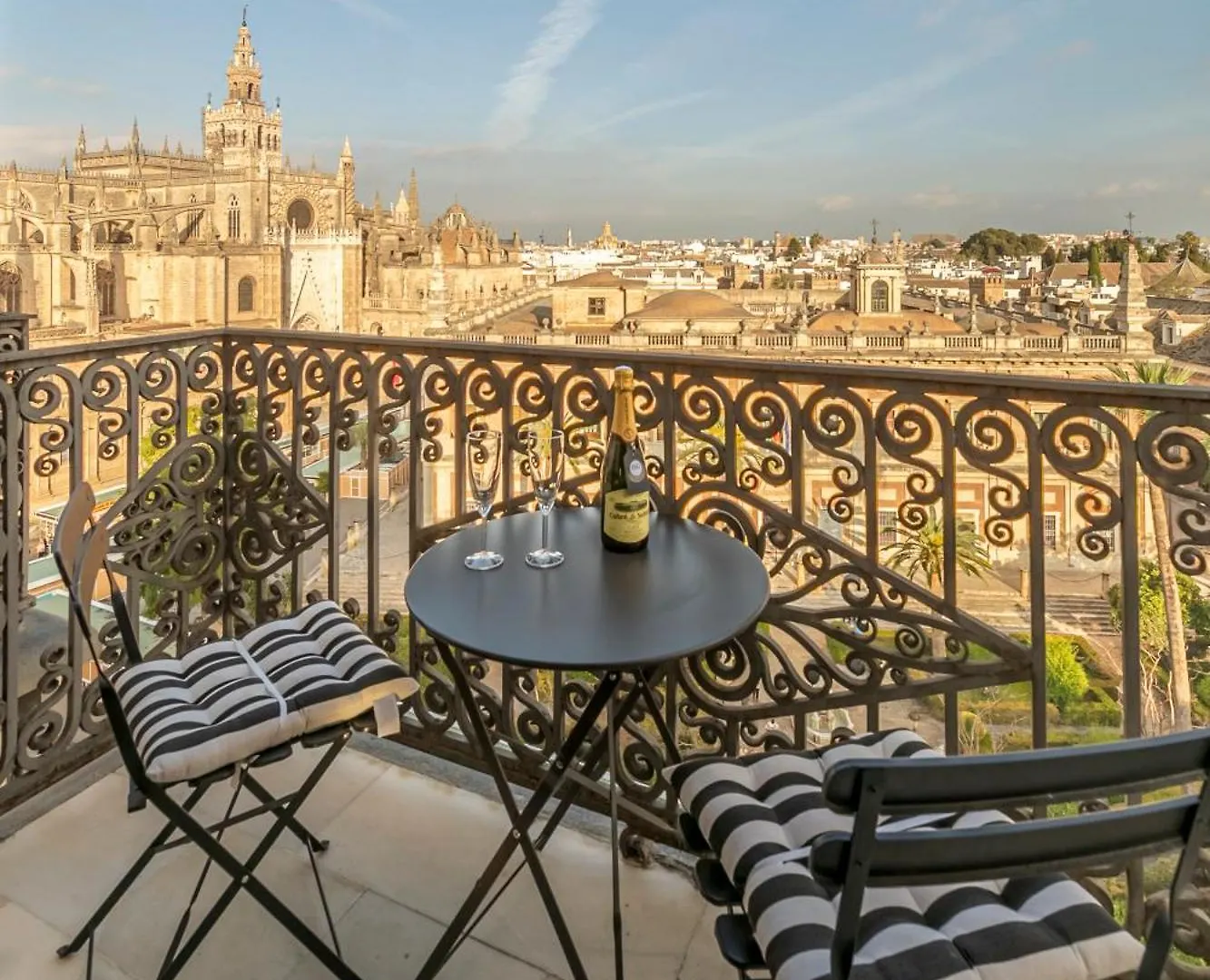 Isg Apartments The Most Exclusive Apartment In Sevillaparking Seville