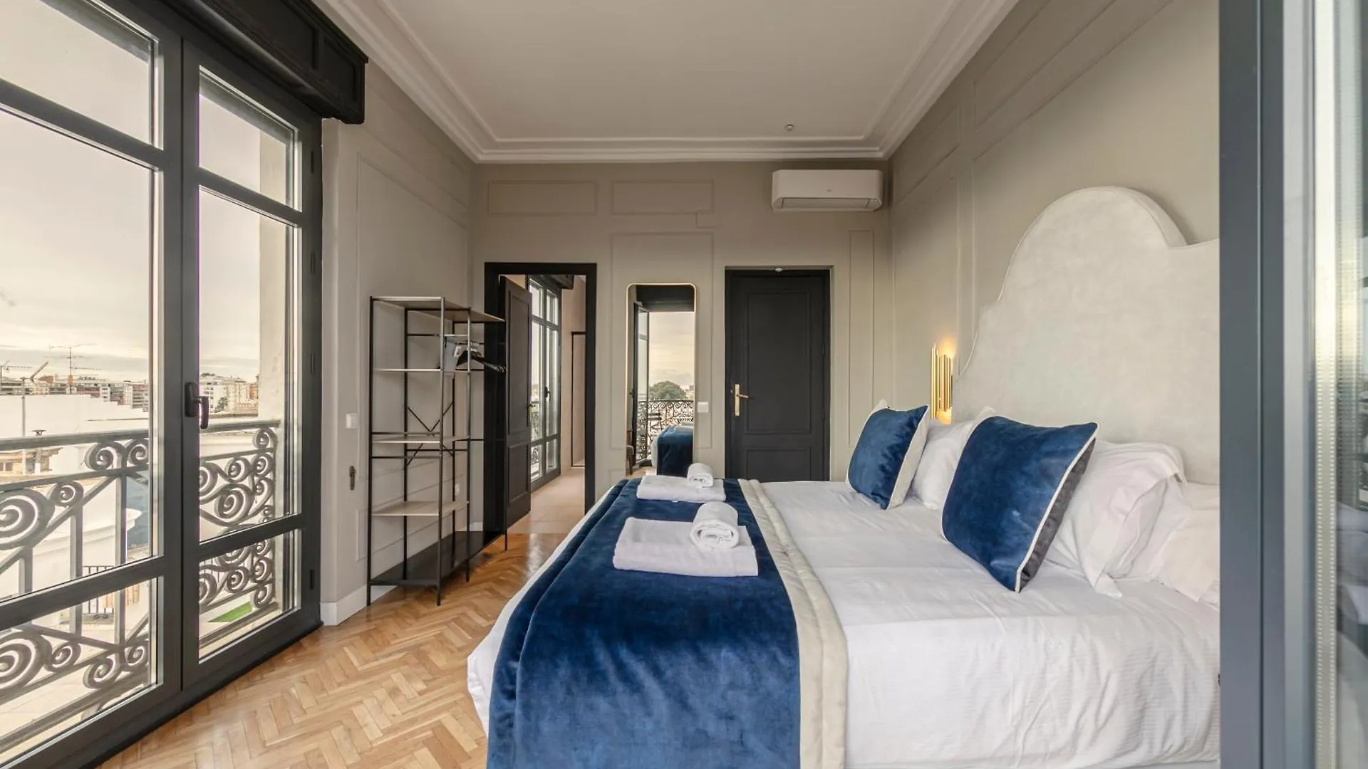 Isg Apartments The Most Exclusive Apartment In Sevillaparking