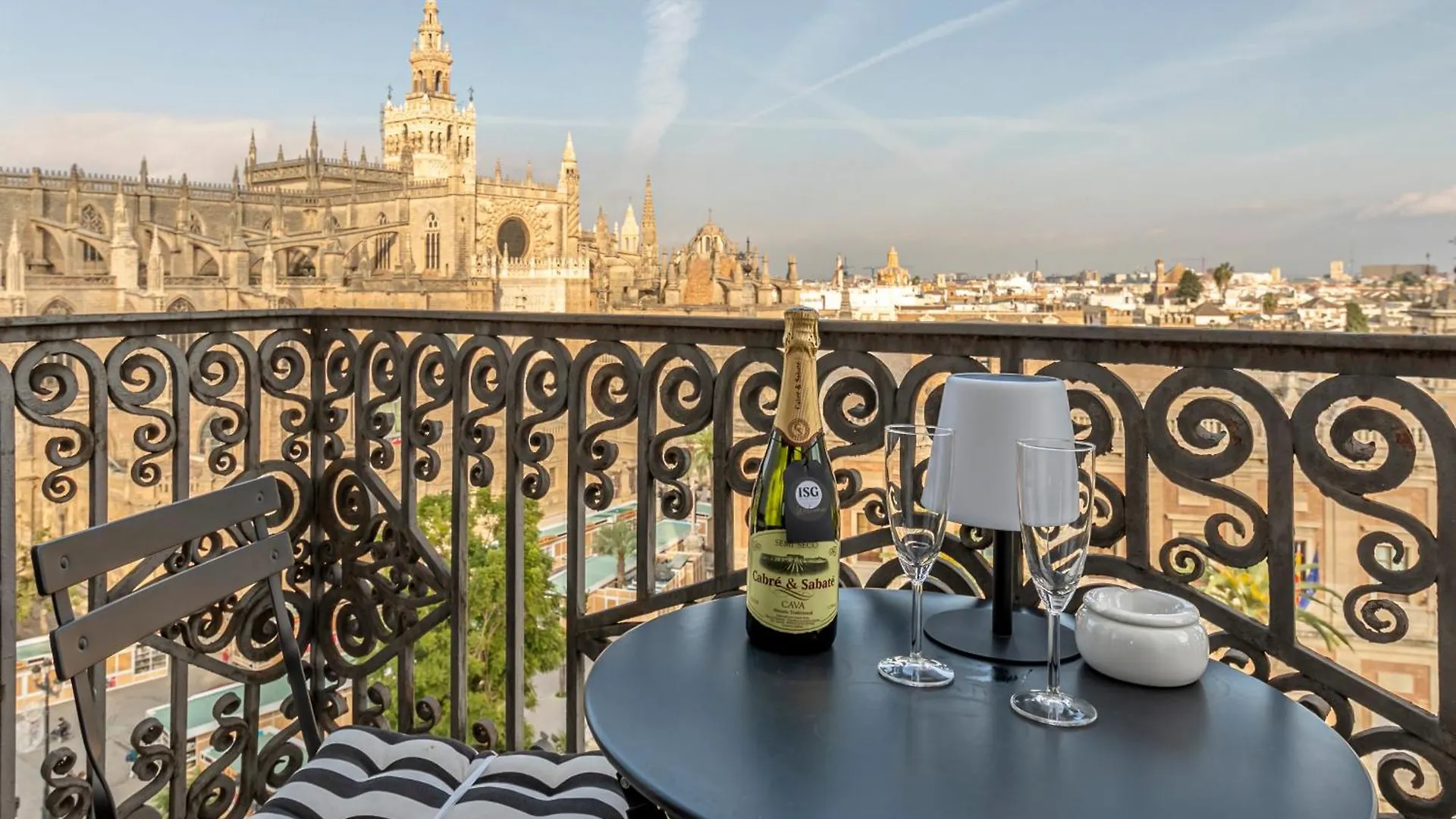 Isg Apartments The Most Exclusive Apartment In Sevillaparking 0*, Seville