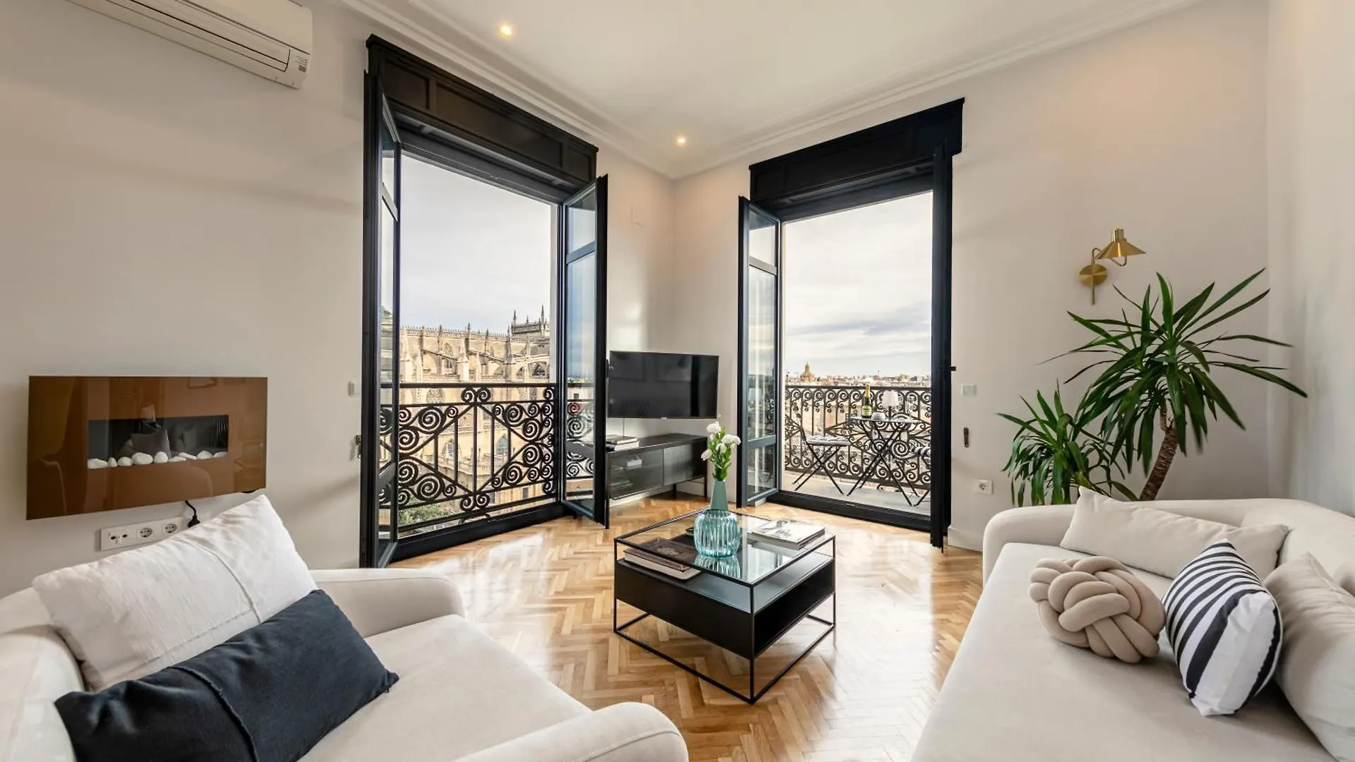 Isg Apartments The Most Exclusive Apartment In Sevillaparking Spain