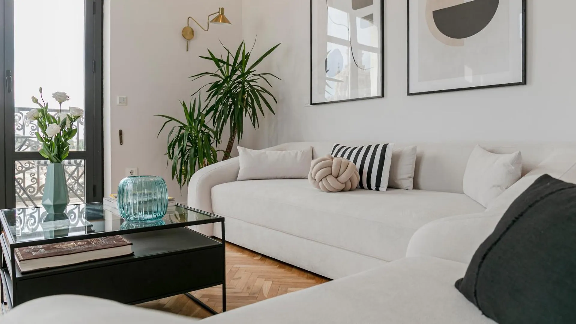 Isg Apartments The Most Exclusive Apartment In Sevillaparking