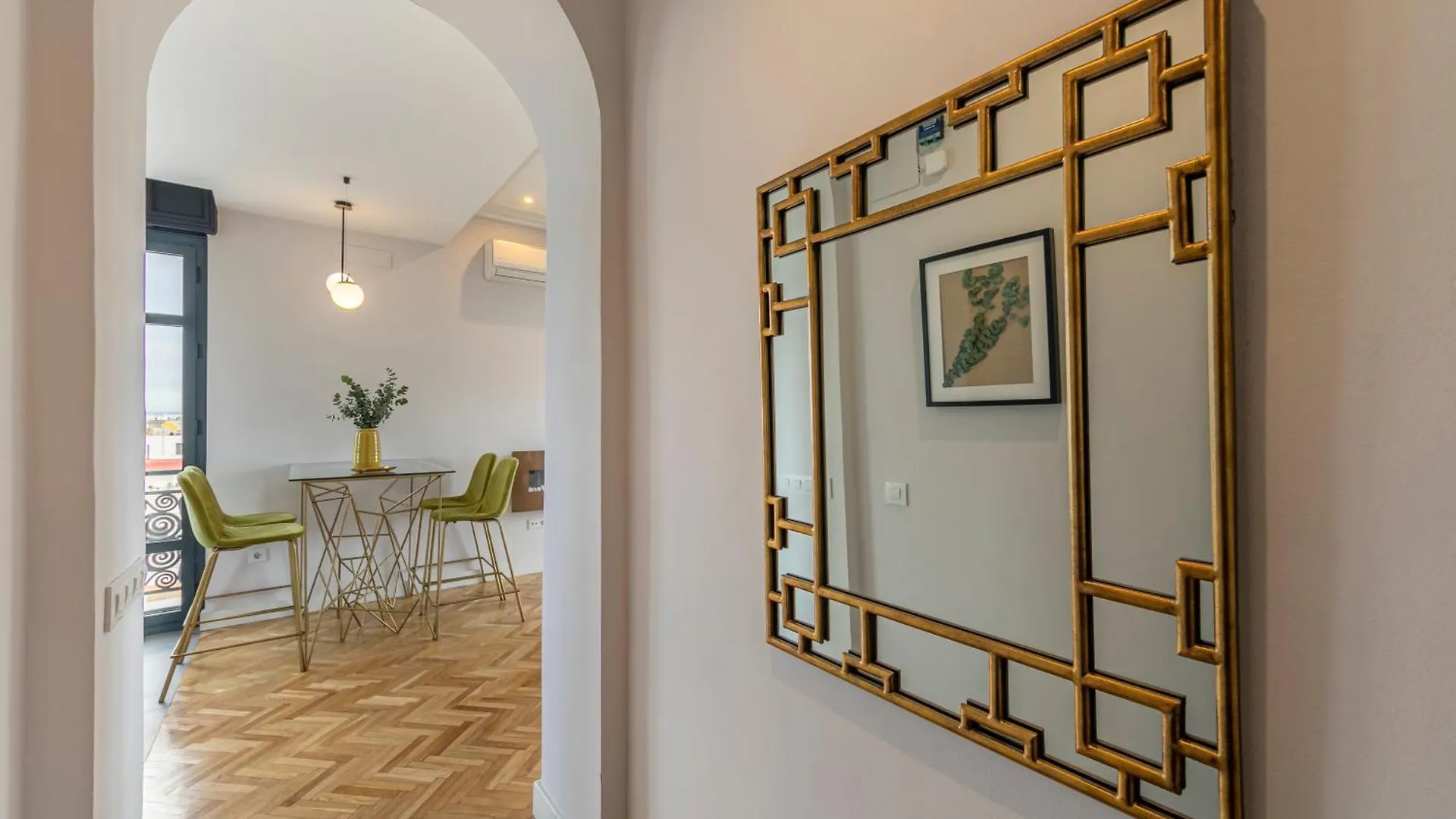 Isg Apartments The Most Exclusive Apartment In Sevillaparking 0*, Seville