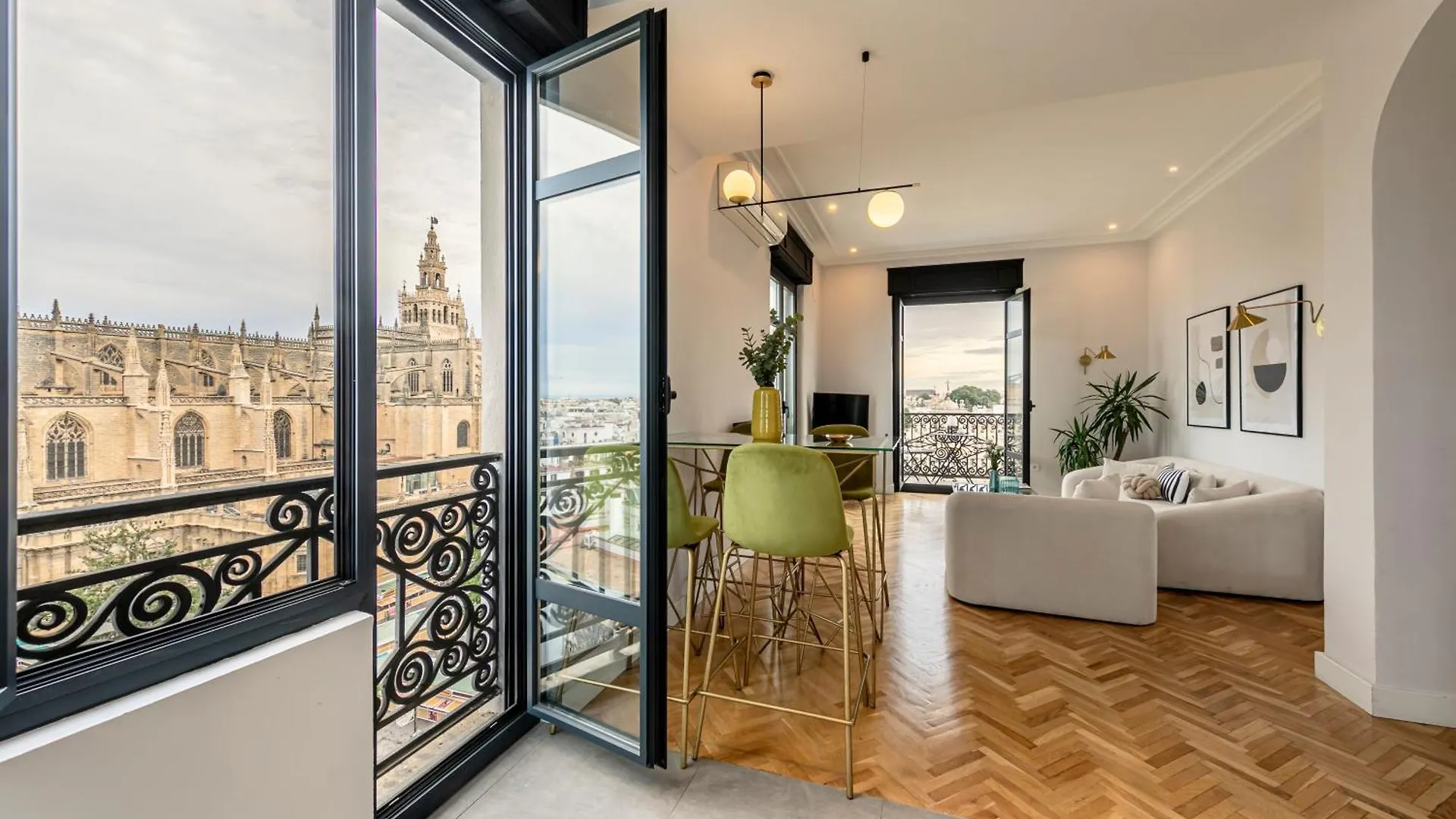 Isg Apartments The Most Exclusive Apartment In Sevillaparking 0*, Seville Spain