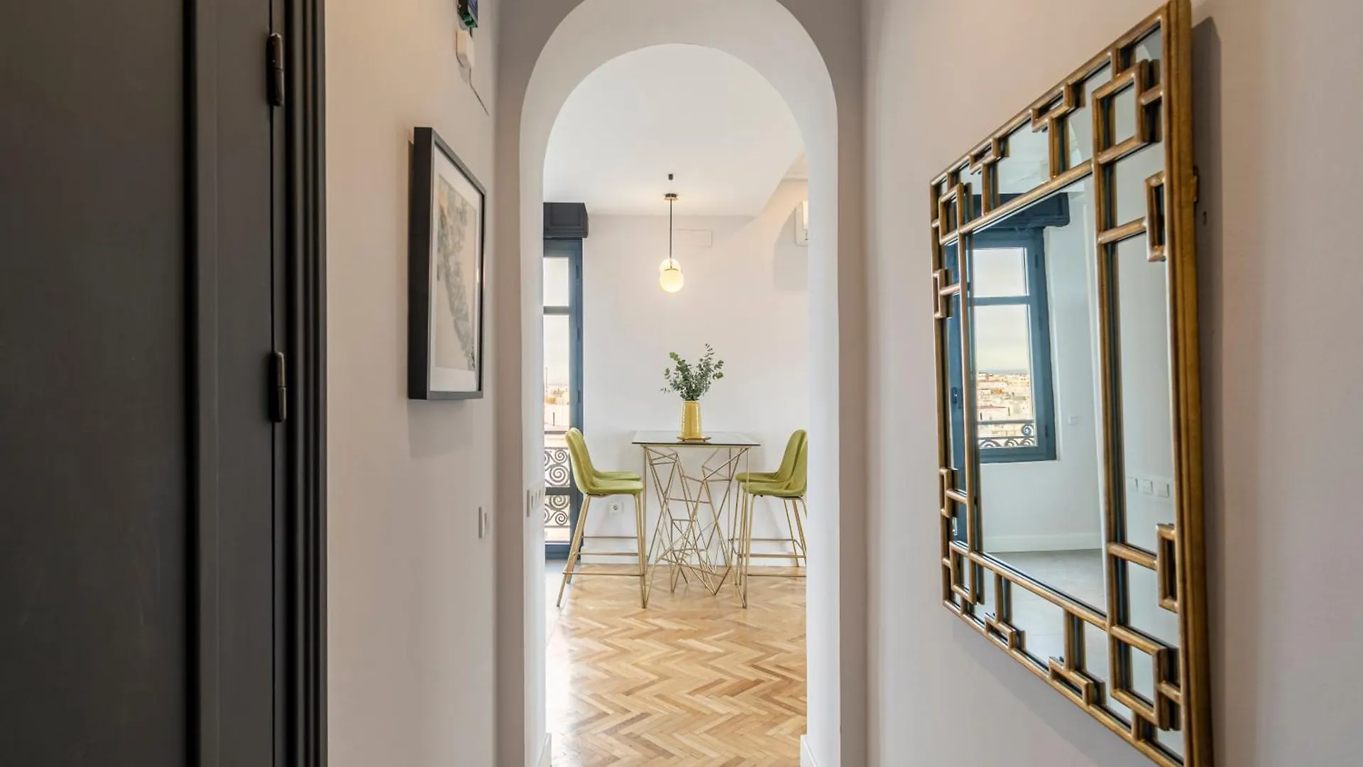 Isg Apartments The Most Exclusive Apartment In Sevillaparking