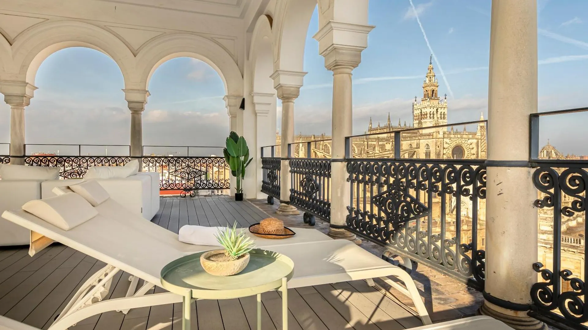 Isg Apartments The Most Exclusive Apartment In Sevillaparking