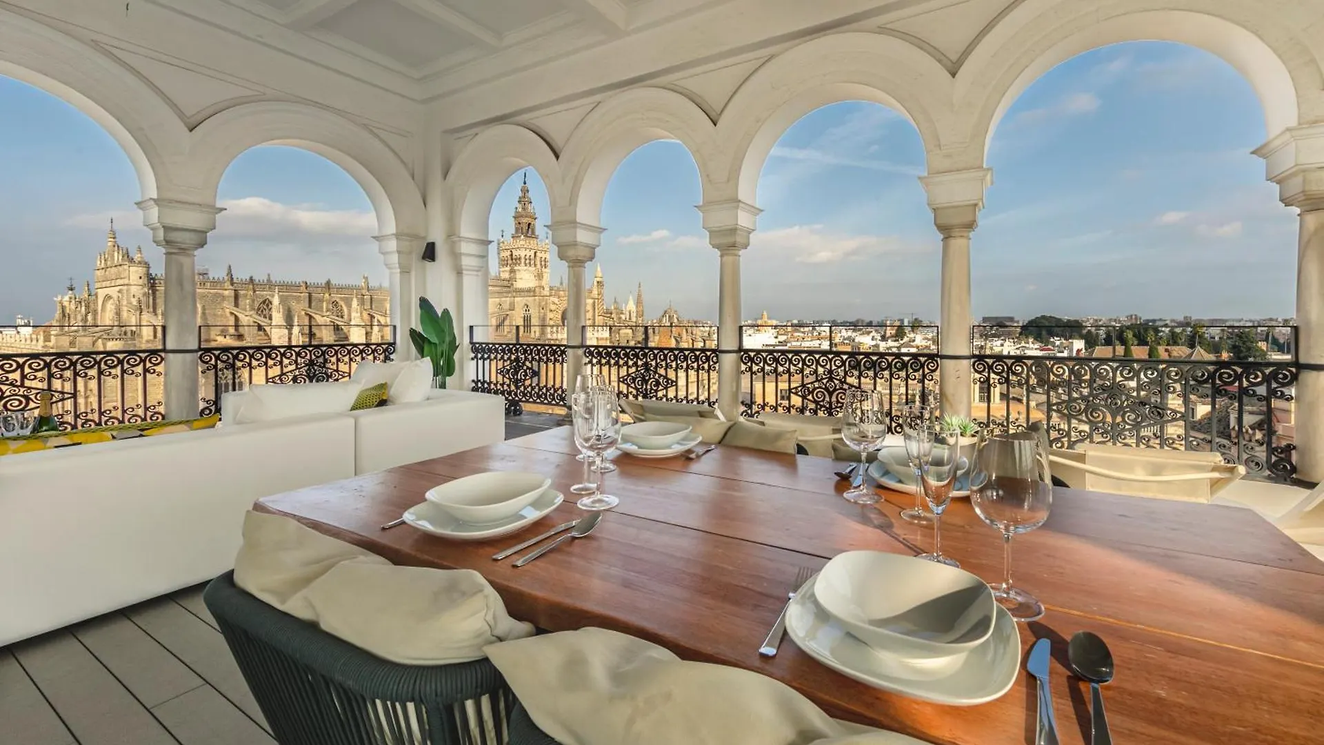 Isg Apartments The Most Exclusive Apartment In Sevillaparking Spain
