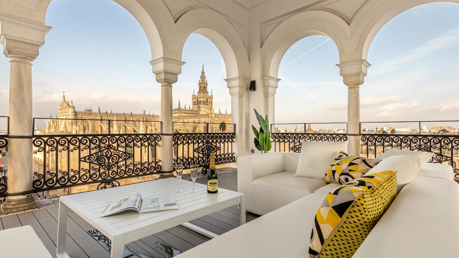 Isg Apartments The Most Exclusive Apartment In Sevillaparking