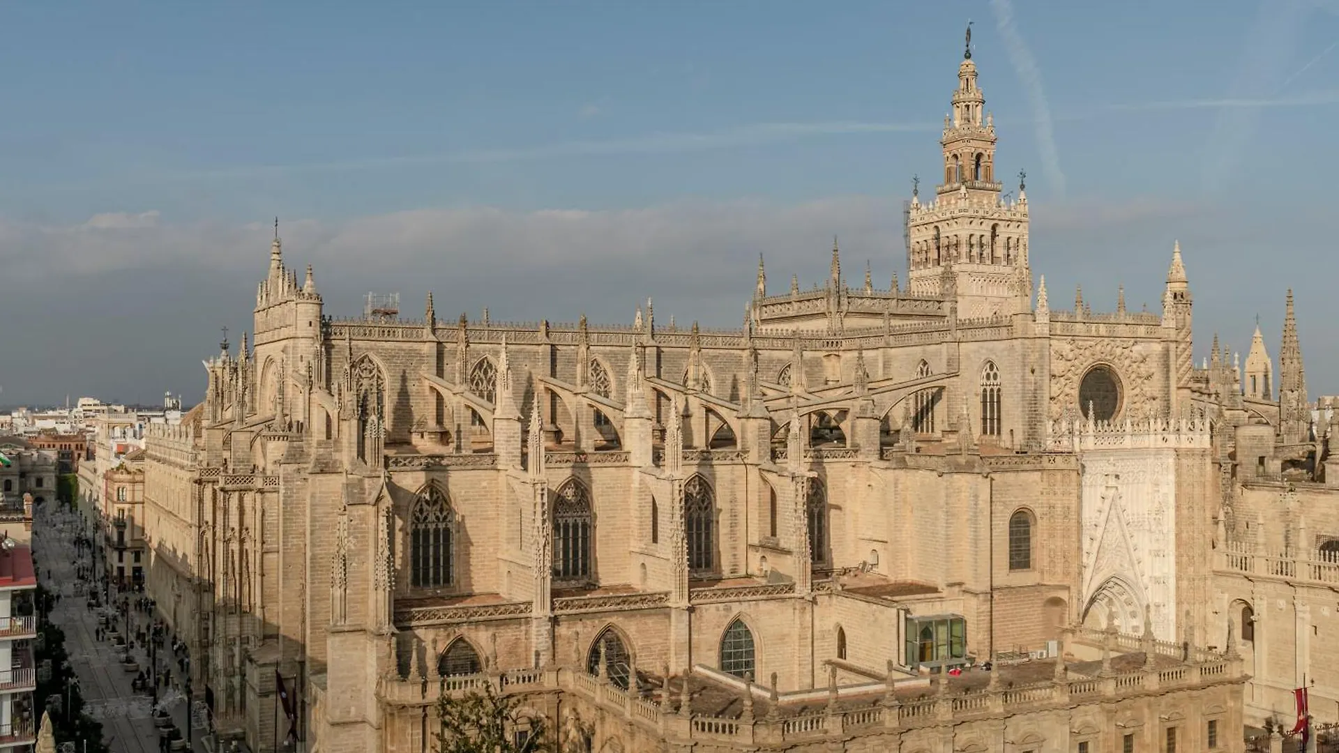 Isg Apartments The Most Exclusive Apartment In Sevillaparking  Seville