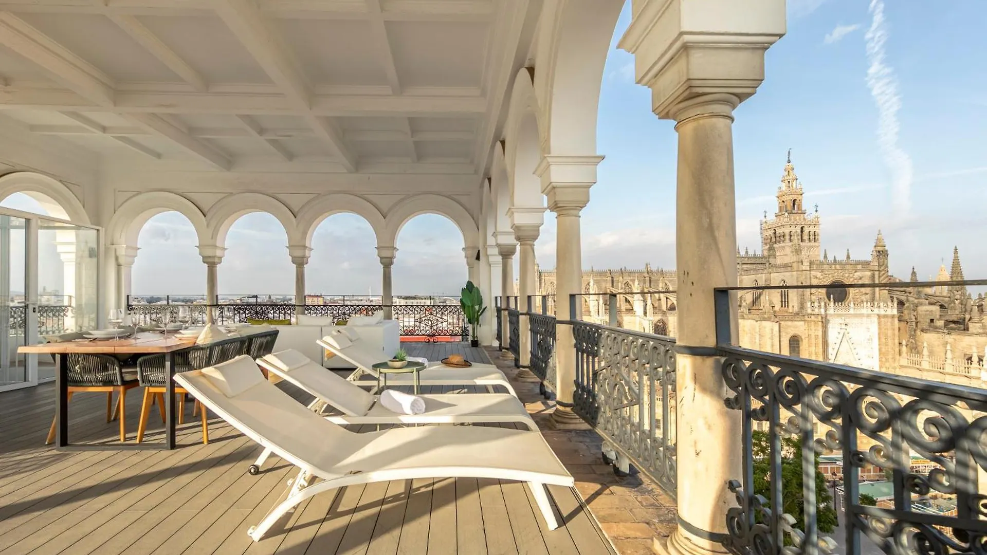Isg Apartments The Most Exclusive Apartment In Sevillaparking