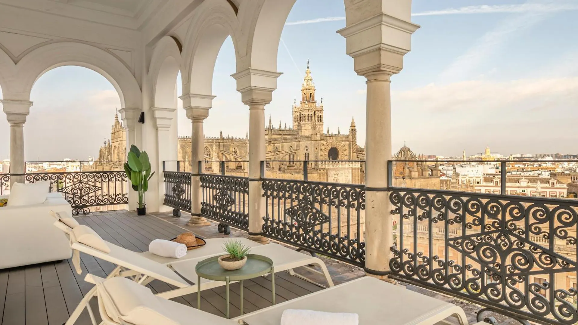 Isg Apartments The Most Exclusive Apartment In Sevillaparking Seville