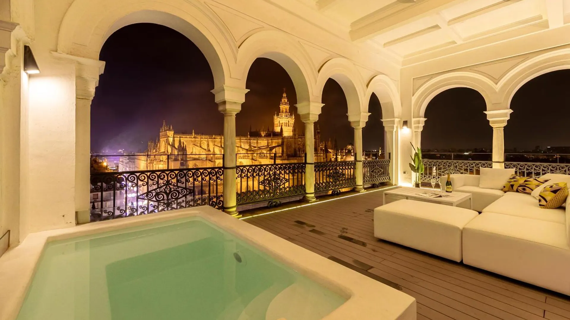 Isg Apartments The Most Exclusive Apartment In Sevillaparking 0*, Seville