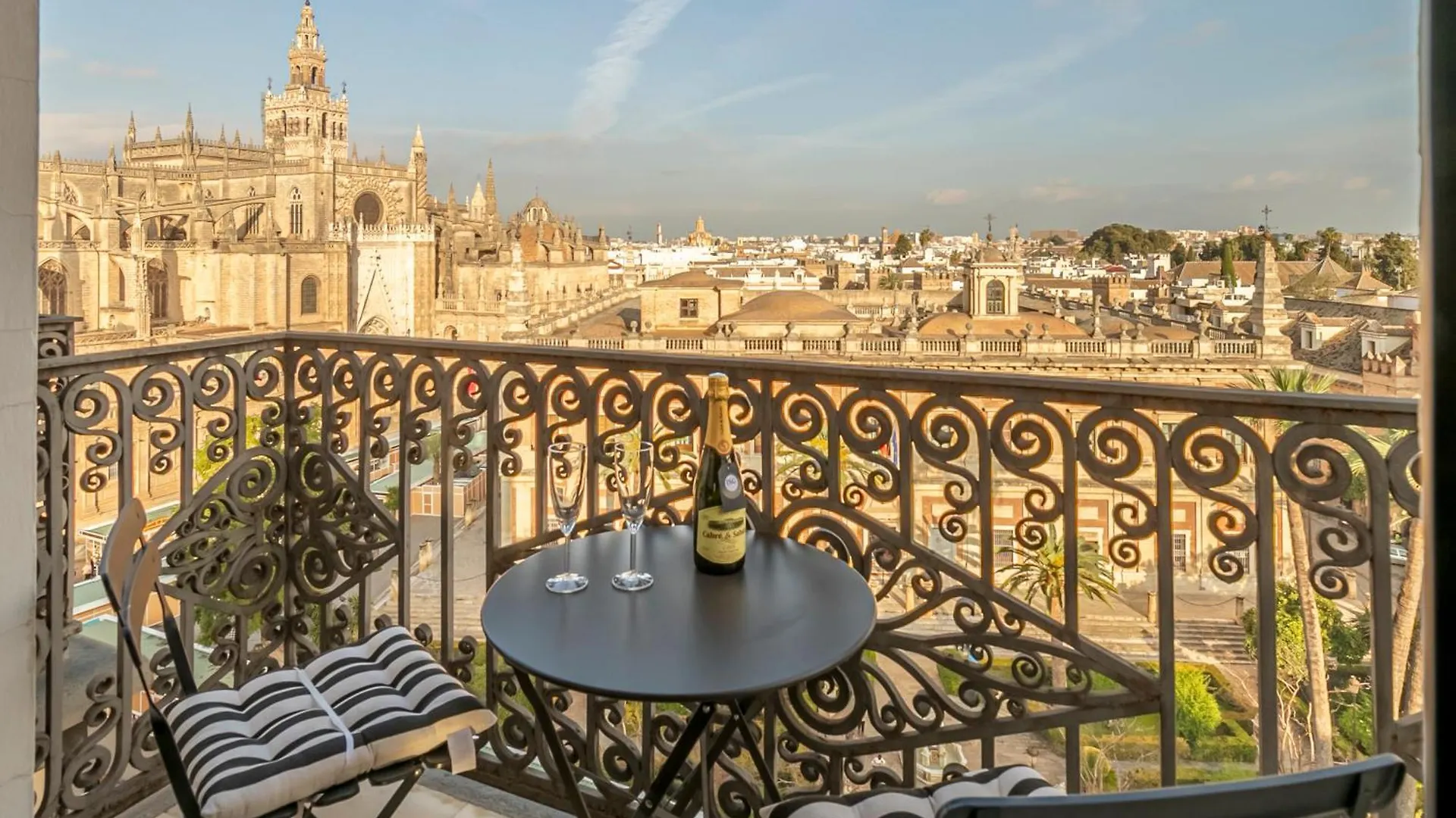 Isg Apartments The Most Exclusive Apartment In Sevillaparking