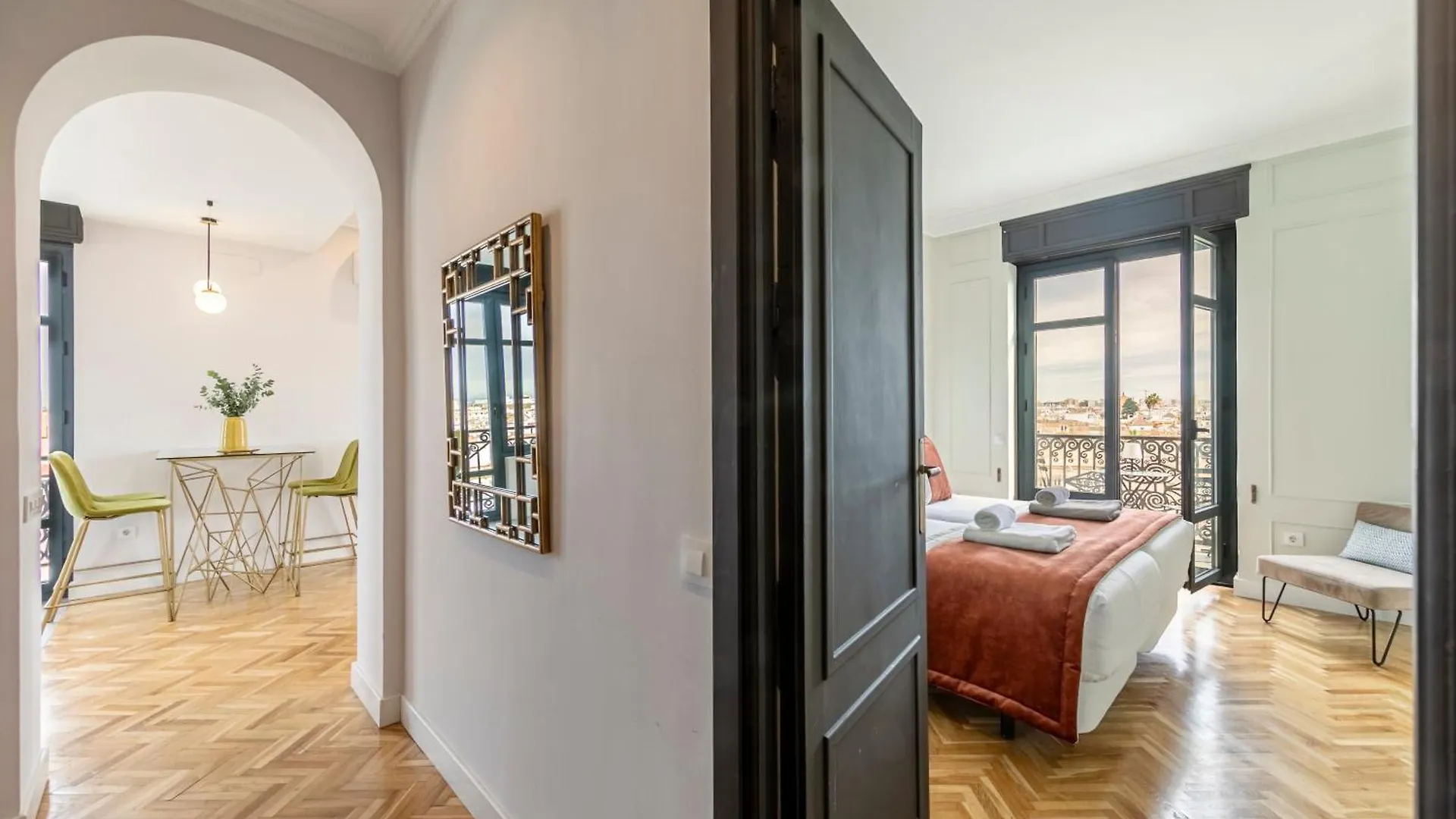 Isg Apartments The Most Exclusive Apartment In Sevillaparking Seville