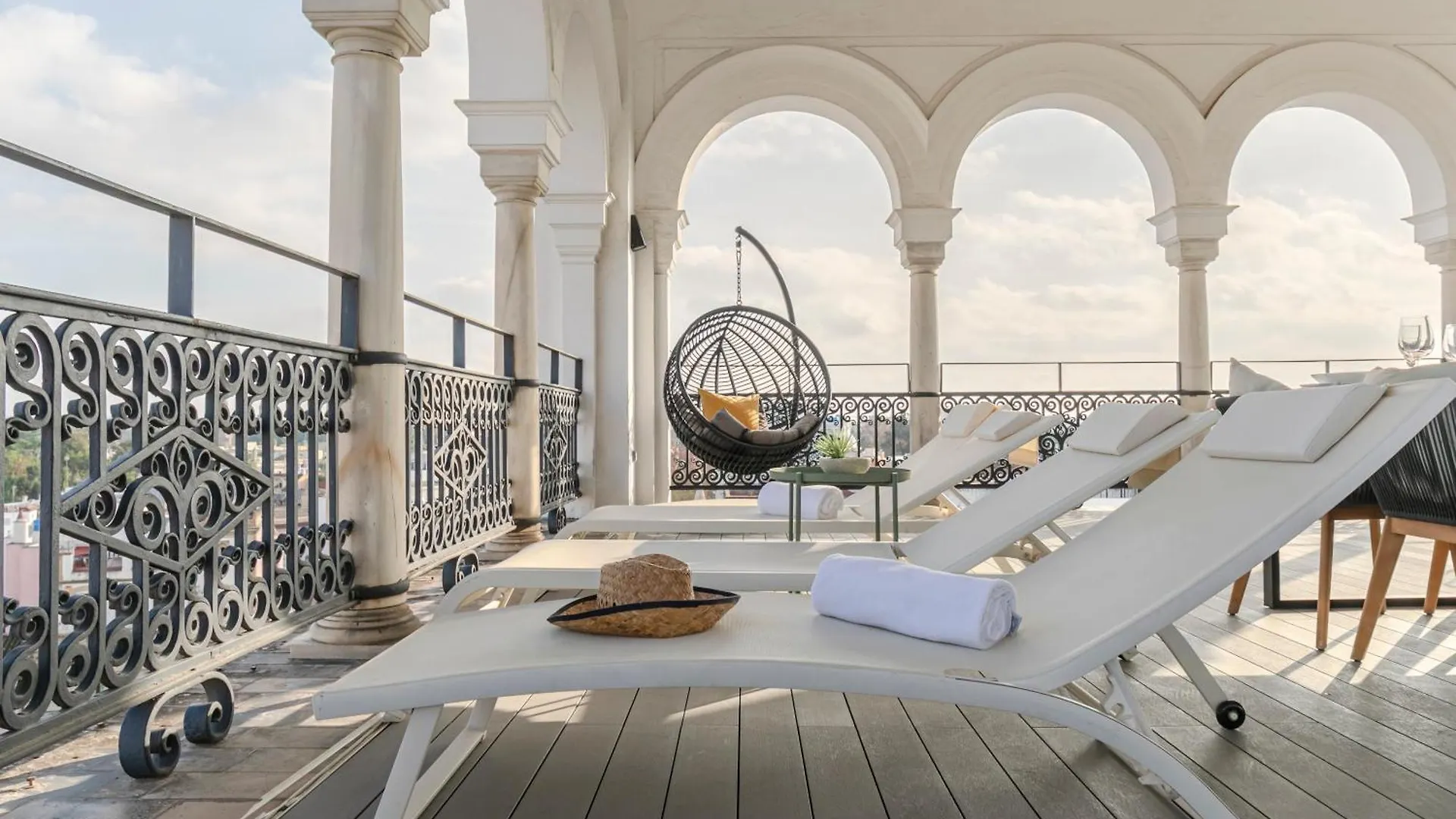 Isg Apartments The Most Exclusive Apartment In Sevillaparking