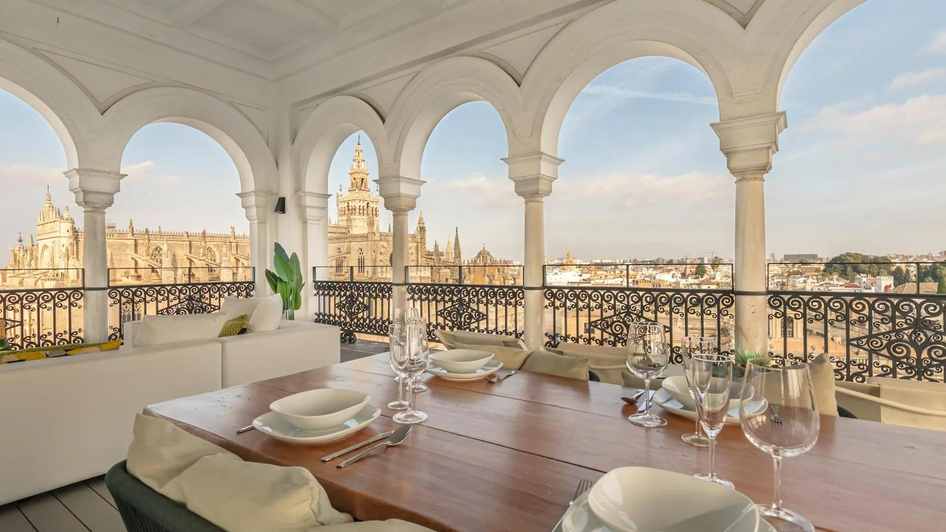 Isg Apartments The Most Exclusive Apartment In Sevillaparking Seville